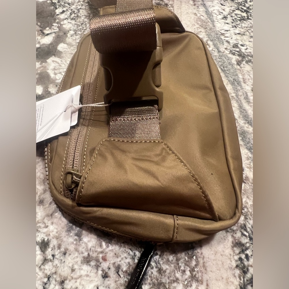 Lululemon Large Crossbody Belt Bag NWT - Picture 5 of 10